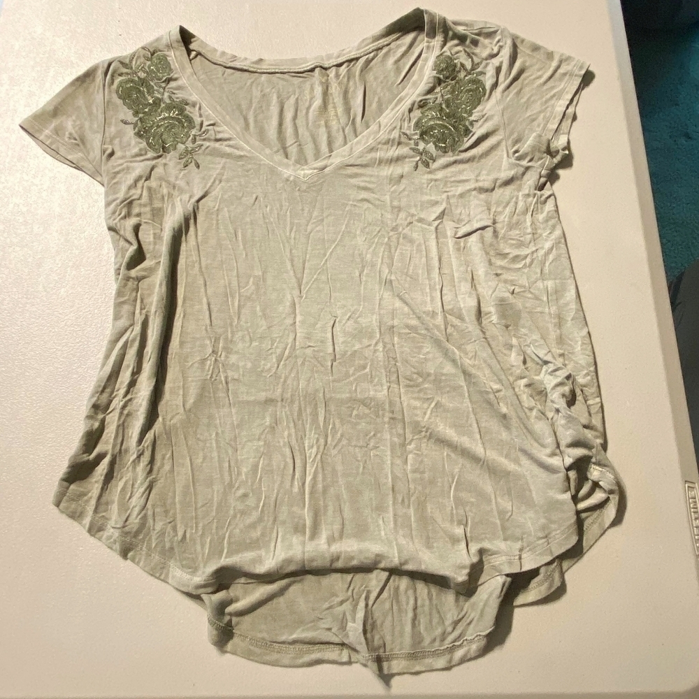 American Eagle AEO Soft & Sexy Gray V-Neck T Tee T-shirt Floral Rose Embroidered